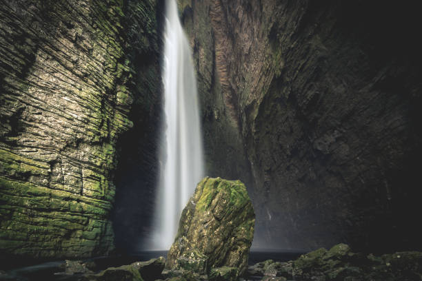 Vista imponente da Cachoeira da Fumacinha, uma das mais desafiadoras trilhas da Chapada Diamantina